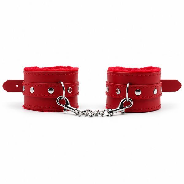 Наручники DS Fetish из экокожи с красным мехом и металлической цепочкой, красные DS182098 фото